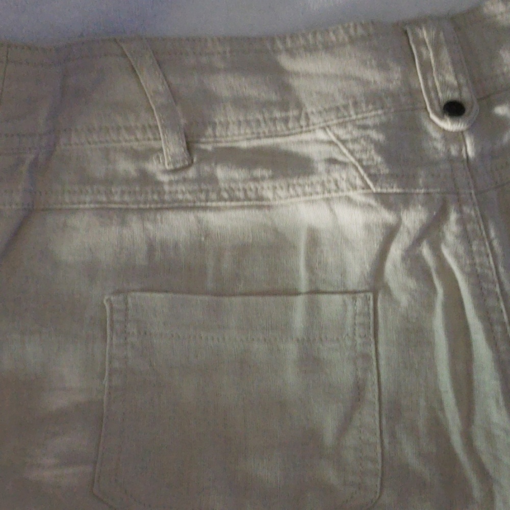 Shorts - Picture 6 of 7